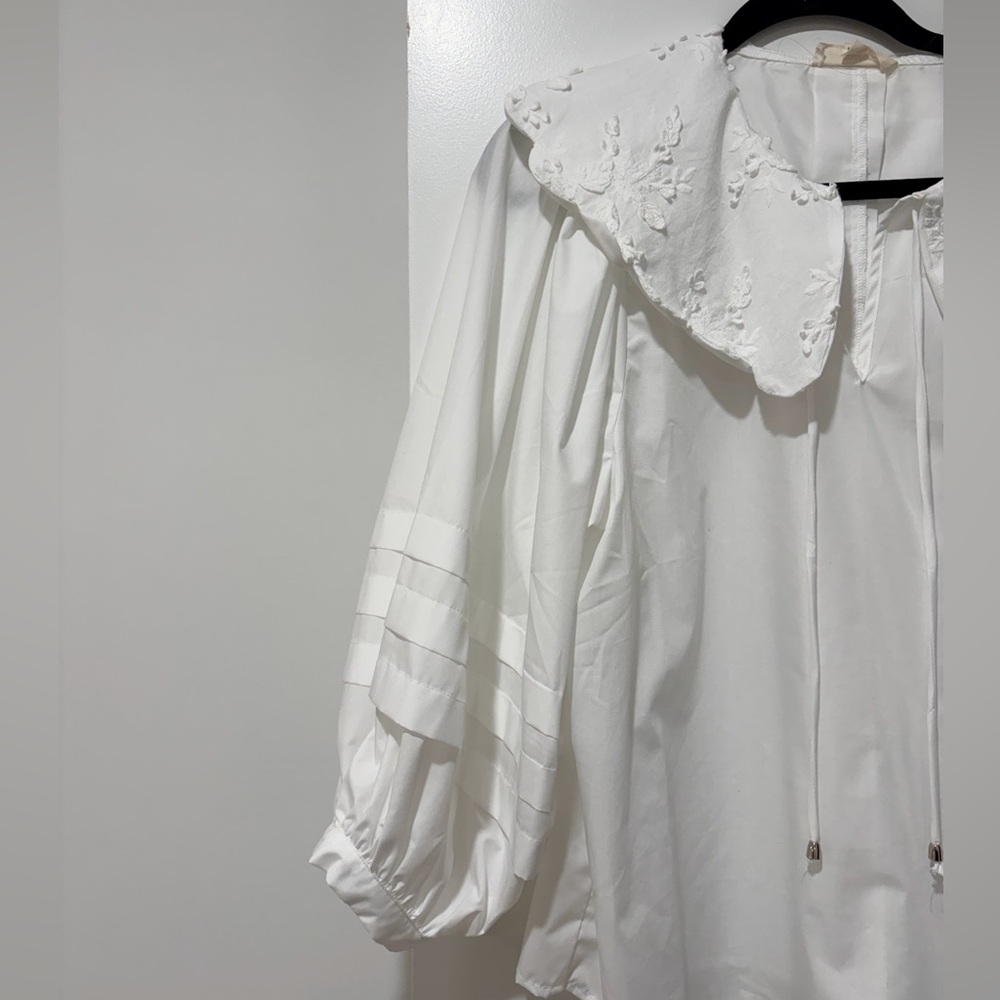 White Floral Scalloped Entro Top - Picture 2 of 7